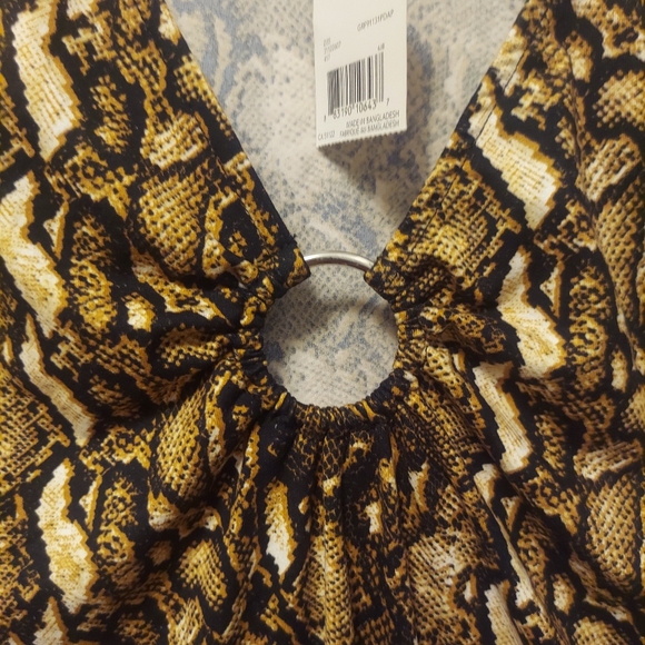 💥3/$25💥 NWT George Snake Print Bodysuit Short Sleeve V-Neck plus size 2x - Picture 2 of 6